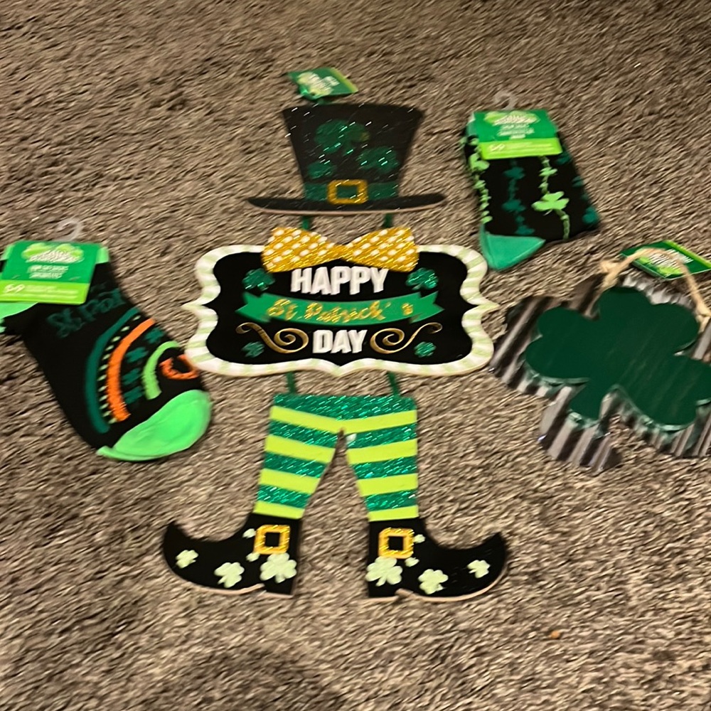 St. Patrick’s Day decorations! 2 signs and 2 pair of socks! ☘️☘️